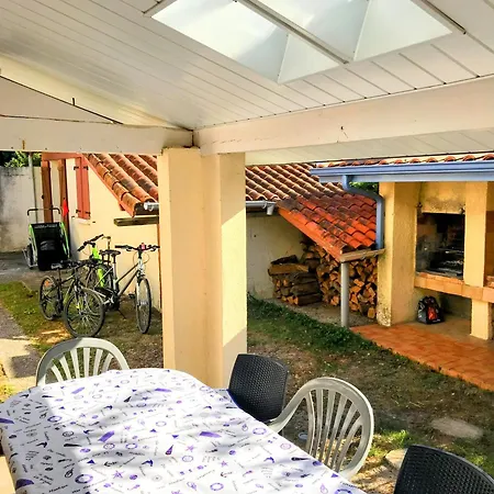 Le Balcon Bleu De *